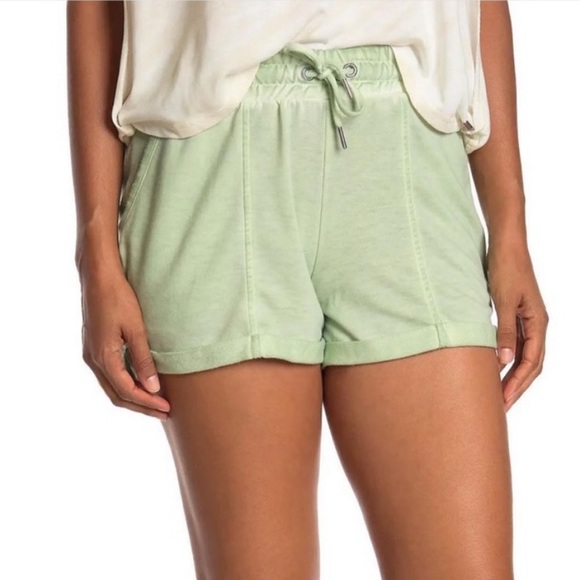 NWT Max Studio Performance Women’s Fiji Pull On Cuffed Drawstring Shorts Size XS - Picture 1 of 16